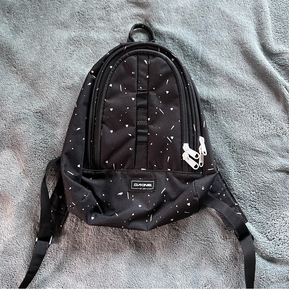 Dakine Cosmo 6.5L Black Backpack